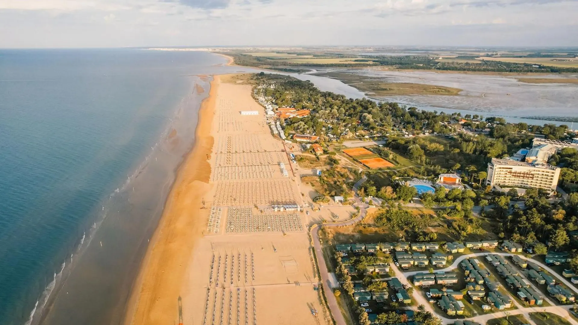 Superb Flat With Balcony Near The Beach - Beahost Bibione Italy